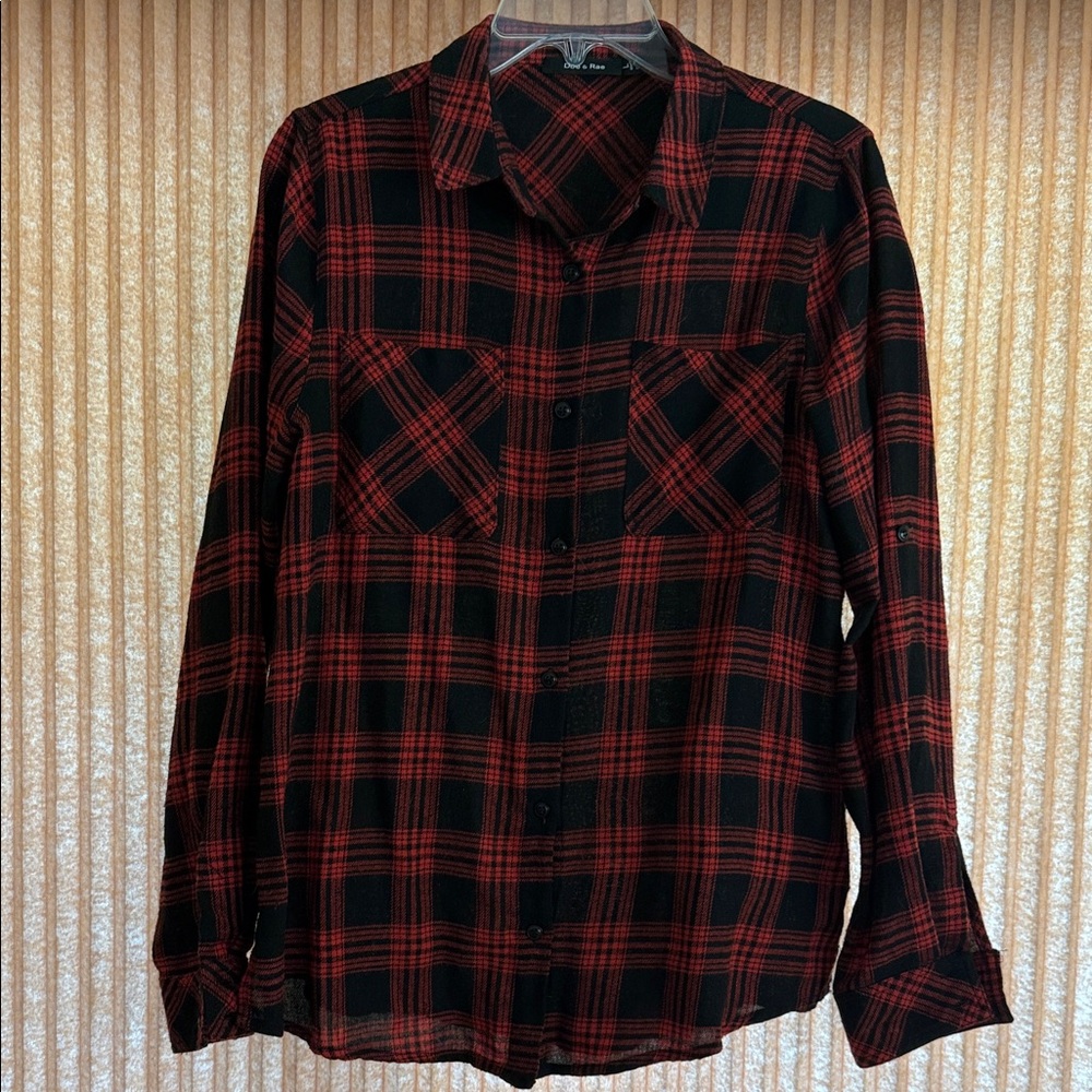 💙3 for $55💙Red and Black Plaid Shirt